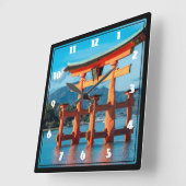 Schilderachtig landschap met Japanse Torii Gate Vierkante Klok (Hoek)