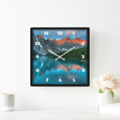 Schilderachtig landschapsfoto van bergen vierkante klok (Huis)