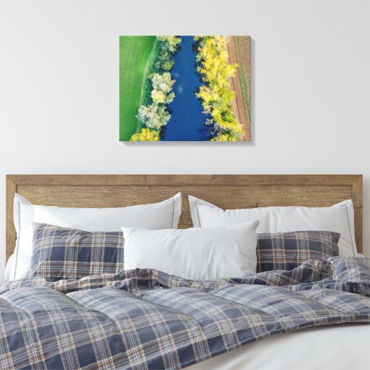 Schilderachtig luchtlandschap met meer en bomen in canvas afdruk (Insitu (Slaapkamer))