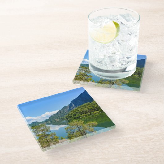 Schilderachtig meer en blauwe hemel glazen onderzetter (Schuin)
