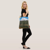 Schilderachtig Mount Rainier Landscape Tote Bag (Op model)