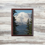 Schilderachtig Mount Rainier met John Muir Quote P Troffee Gedenkplaat<br><div class="desc">Een houten wandplak met een schilderachtig foto-afbeelding van majestic,  een sneeuwkapje van de Mount Rainier en evergreen-bomen,  samen met een inspirerend citaat van naturalist John Muir: "Tussen elke twee pijnbomen is een deur naar een nieuwe wereld." Selecteer de grootte van uw muurplak.</div>