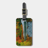 Schilderachtig najaar Uitzicht van een kleine stad Bagagelabel (Voorkant verticaal)