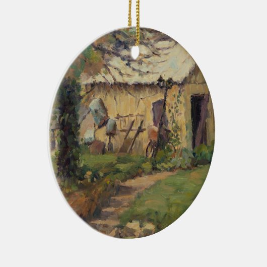 Schilderachtig oud hulpprogramma geplaatst achter  keramisch ornament (Rechts)