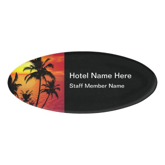 Schilderachtig personeel van Tropical Beach Hotel Naambadge (Voorkant)