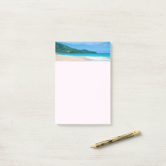 Schilderachtig proeffoto van Tropische Bestemming Post-it® Notes (Op bureau)