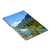 Schilderachtig reflectiefoto van Lake Mountain Notitieboek (Rechterzijde)