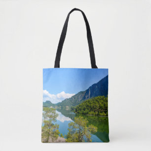 Schilderachtig reflectiefoto van Lake Mountain Tote Bag