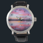 Schilderachtig roze landschap horloge<br><div class="desc">Mooie roze zonsondergang boven een kalm meer met een rij bomen op de achtergrond. Een prachtig mengen en mengen van kleurrijke wolken met roze,  blauwe,  paarse en gele wolken. Geweldige en vochtige verlichting,  schaduwen en reflecties.</div>