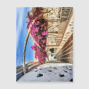 Schilderachtig steegje in Santorini, Griekenland