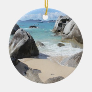 Schilderachtig strand op The Baths on Virgin Gorda Keramisch Ornament