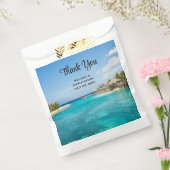 Schilderachtig tropisch strand met een gevlekte hu bedankzakje (Gezegeld)