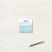 Schilderachtig tropisch strand met een gevlekte hu post-it® notes (Op bureau)