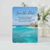 Schilderachtig tropisch strand met een gevlekte hu save the date (Staand voorkant)