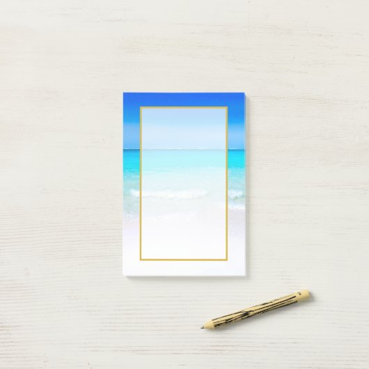 Schilderachtig tropisch strand met een turquoise Z Post-it® Notes (Op bureau)