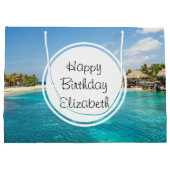 Schilderachtig tropisch strand met rieten hutten V Groot Cadeauzakje (Achterkant)