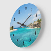 Schilderachtig Tropisch strand met Thatched Huts F Grote Klok (Hoek)