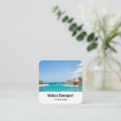 Schilderachtig Tropisch strand met Thatched Huts F Vierkante Visitekaartje (Staand voorkant)