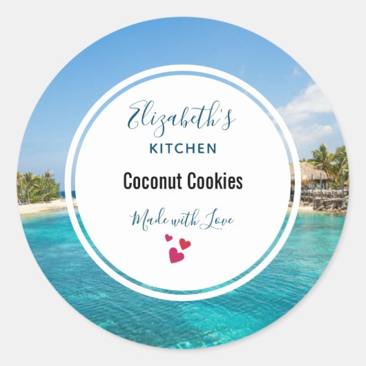 Schilderachtig Tropisch strand met Thatched Huts K Ronde Sticker (Voorkant)