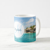 Schilderachtig Tropisch strand met Thatched Huts M Koffiemok (Voorkant rechts)
