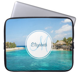 Schilderachtig Tropisch strand met Thatched Huts M Laptop Sleeve