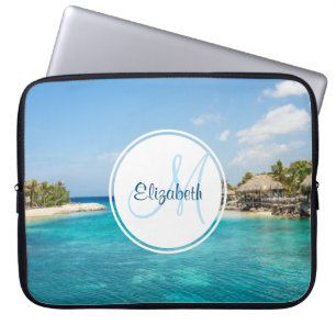Schilderachtig Tropisch strand met Thatched Huts M Laptop Sleeve