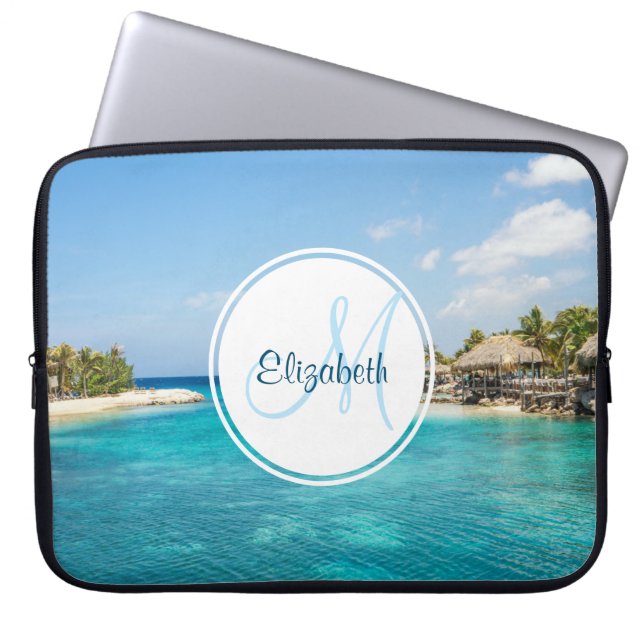 Schilderachtig Tropisch strand met Thatched Huts M Laptop Sleeve (Voorkant)