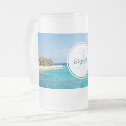 Schilderachtig Tropisch strand met Thatched Huts M Matglas Bierpul (Voorkant links)