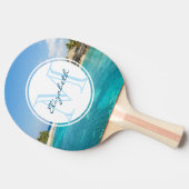 Schilderachtig Tropisch strand met Thatched Huts M Tafeltennisbatje (Zijkant)