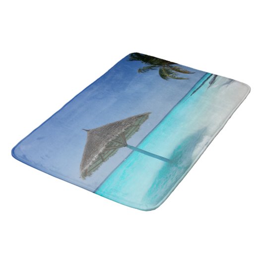 Schilderachtig Tropisch strand met Thatched Umbrel Badmat (Gekanteld)