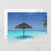 Schilderachtig Tropisch strand met Thatched Umbrel Briefkaart (Voorkant / Achterkant)