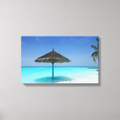 Schilderachtig Tropisch strand met Thatched Umbrel Canvas Afdruk (Voorkant)