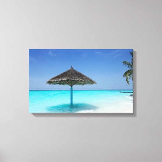 Schilderachtig Tropisch strand met Thatched Umbrel Canvas Afdruk (Voorkant)