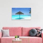 Schilderachtig Tropisch strand met Thatched Umbrel Canvas Afdruk (Insitu (Woonkamer))