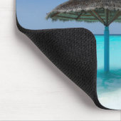 Schilderachtig Tropisch strand met Thatched Umbrel Muismat (Hoek)