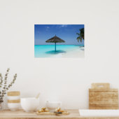 Schilderachtig Tropisch strand met Thatched Umbrel Poster (Keuken)