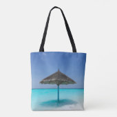 Schilderachtig Tropisch strand met Thatched Umbrel Tote Bag (Achterkant)