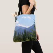 Schilderachtig Uitzicht Montana Forest en Mountain Tote Bag (Dichtbij)