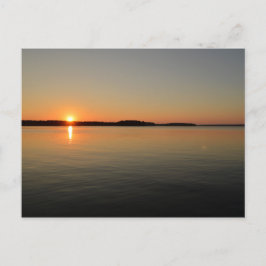 Schilderachtig zonsondergang reflecties op het mee briefkaart