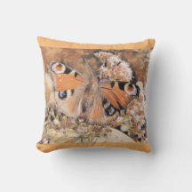 Schilderen van een oranje vlinder op bloemen