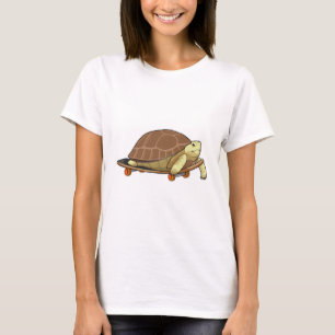 Schildpad als Skater met skateboard T-shirt