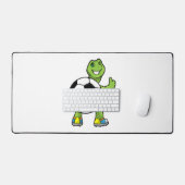 Schildpad als voetballer met voetbal bureaumat (Keyboard & Muis)