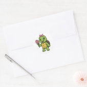 Schildpad die een bloem vasthoudt ronde sticker (Envelop)