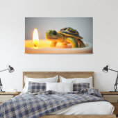 Schildpad op een brandende kaars canvas afdruk (Insitu (Slaapkamer))