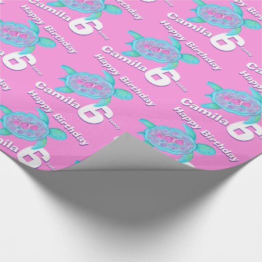 Schildpad roze leeftijd en naam zesde verjaardag r cadeaupapier (Hoek)
