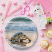 Schildpad wandelen op nat strandzand papieren bordje (Feest)