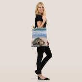 Schildpad wandelen op nat strandzand tote bag (Op model)