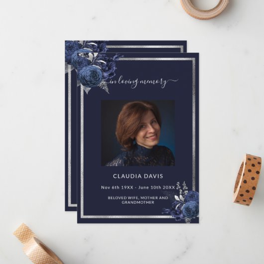 Schildpadblauw-bloemenzilverbegrafeningsprogramma Notitiekaartje (Voorkant / Achterkant in situ)