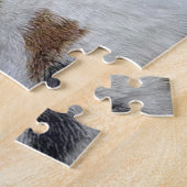 Schildpadkat zit op terrasplanken legpuzzel (Zijkant)