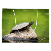 Schildschildpad op een logboek large cadeautasje (Achterkant)